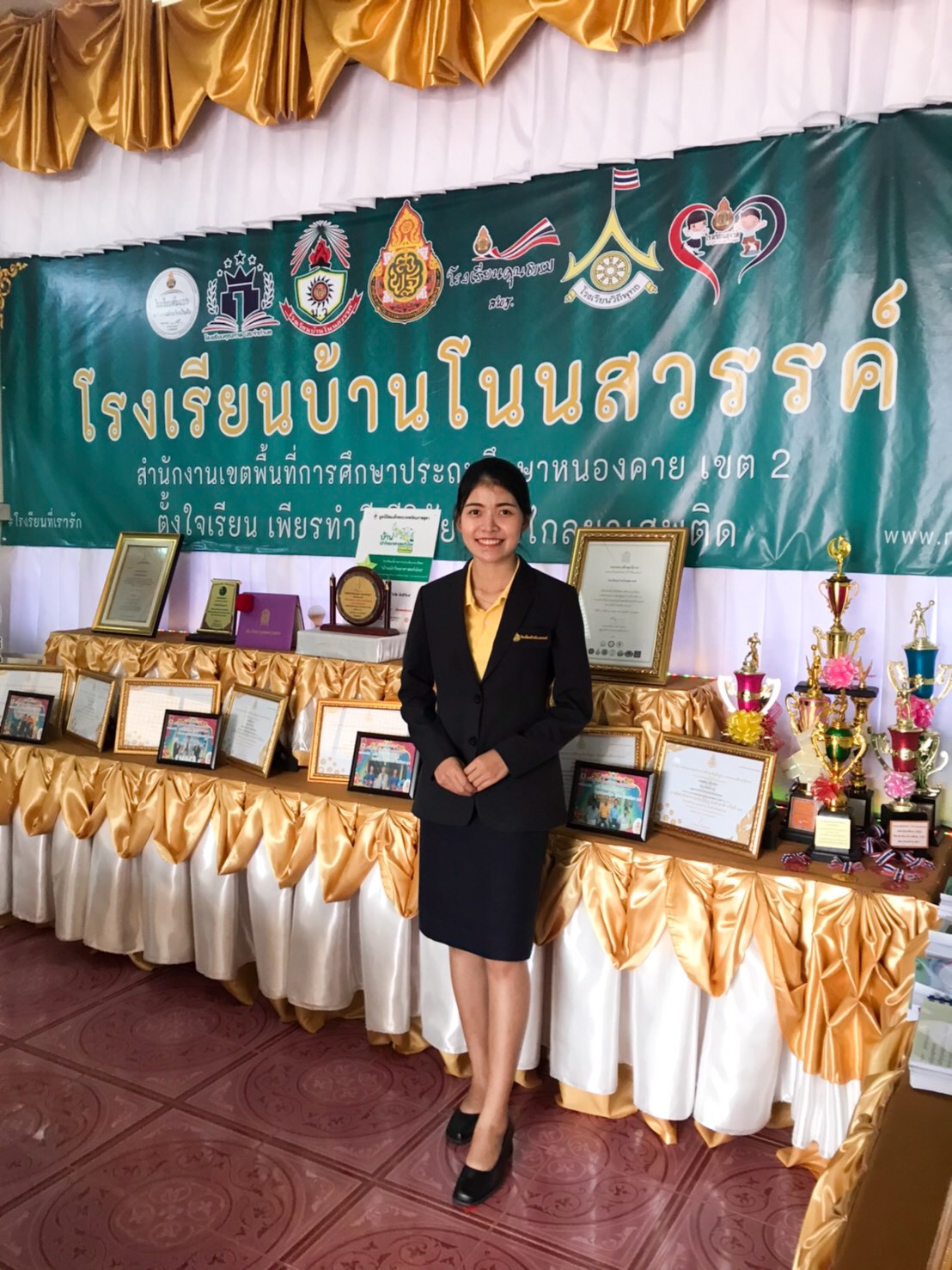คณะครูรูปทางการ_201010