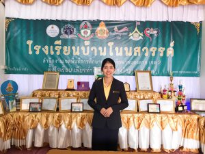 คณะครูรูปทางการ_201010_0